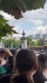 توافد الحشود أمام قصر باكنغهام