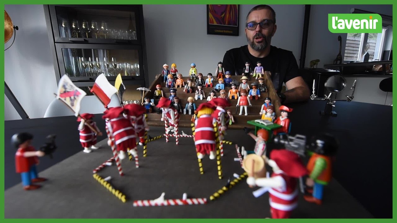 Il reproduit le combat des échasseurs, en playmobil...