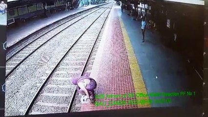 Live video at Burhanpur station, points man saved woman's life