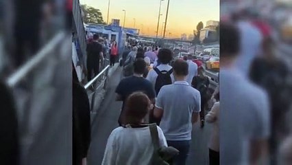 İstanbul Avcılar'da metrobüs kazası! Yaralılar var...