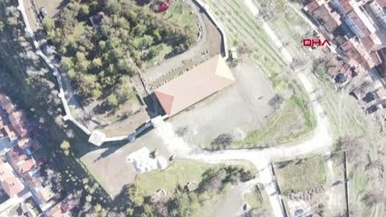 ZİLE KALESİ KAYALARI OYULARAK YAPILAN ANTİK TİYATRODA KAZI ÇALIŞMASI