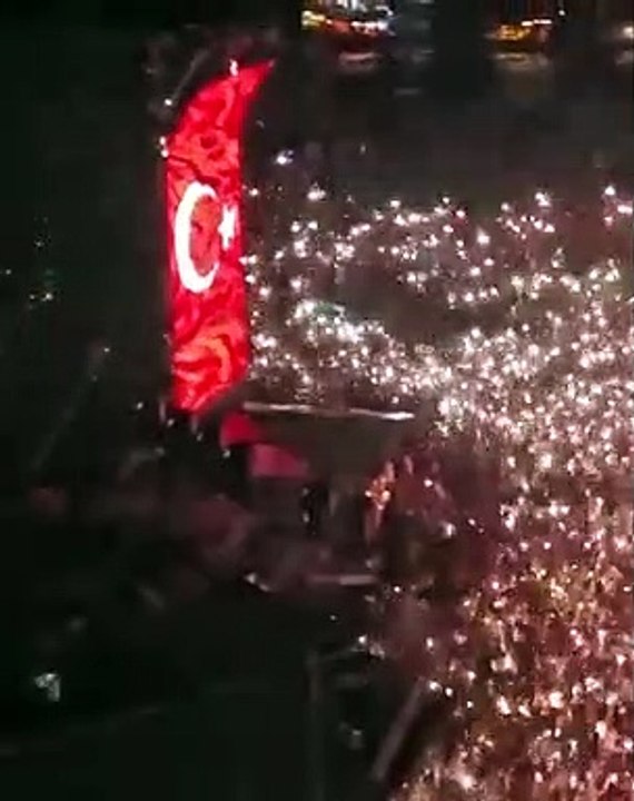 İzmir ışıl ışıl: En büyük Türkiye