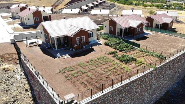 Elazığ haberi... Elazığ'da depremin izleri bir bir siliniyor