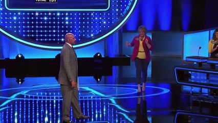 Can Sarah and Pam SCORE - Steve Harvey Family Feud