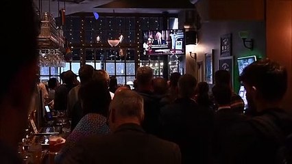 البريطانيون يستمعون إلى أول خطاب للملك تشارلز الثالث