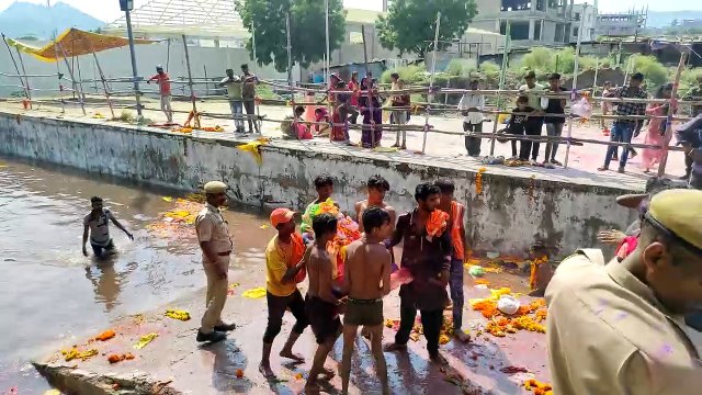 ढोल-नगाड़ों पर नाचते-गुलाल उड़ाते किया गणपति प्रतिमाओं का विसर्जन