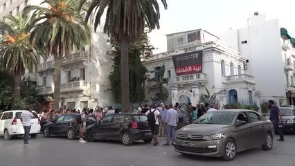 Tunus'ta gazeteci Bin Halife'nin gözaltına alınması protesto edildi