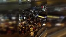 Saatlerce metrobüs yolunda kalan vatandaşlar 
