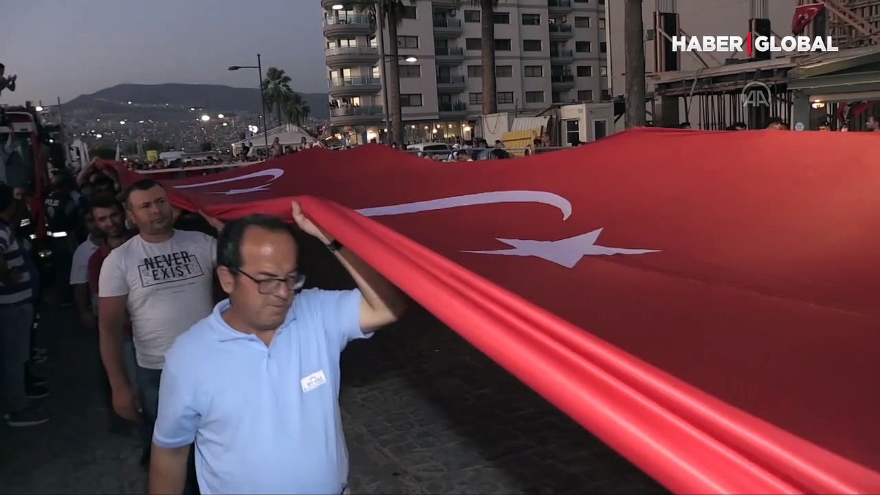 İzmir'de Tarihi Kordon Boyu'nda fener alayı! İş...
