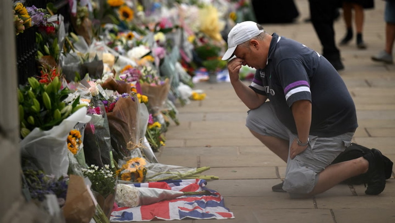 Großbritannien in Trauer: SO sieht es aktuell vor dem Buckingham Palast aus