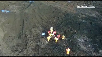 Bombeiros encontram colete e segmentos ósseos em Brumadinho