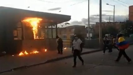 De nuevo protestas: Así quemaron un CAI en Bogotá