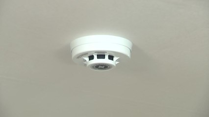 "부모님께 안전 선물"...홀몸 어르신 댁 화재경보기 설치 / YTN