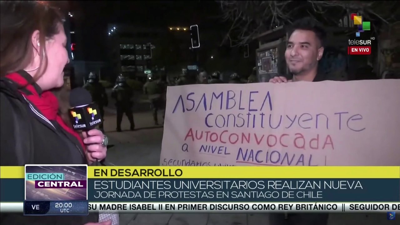 Estudiantes en Chile se manifiestan pidiendo una Asamblea Constituyente