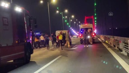 FSM'de "dur" ihtarına uymayan panelvan polislere çarptı, 2 memur yaralandı