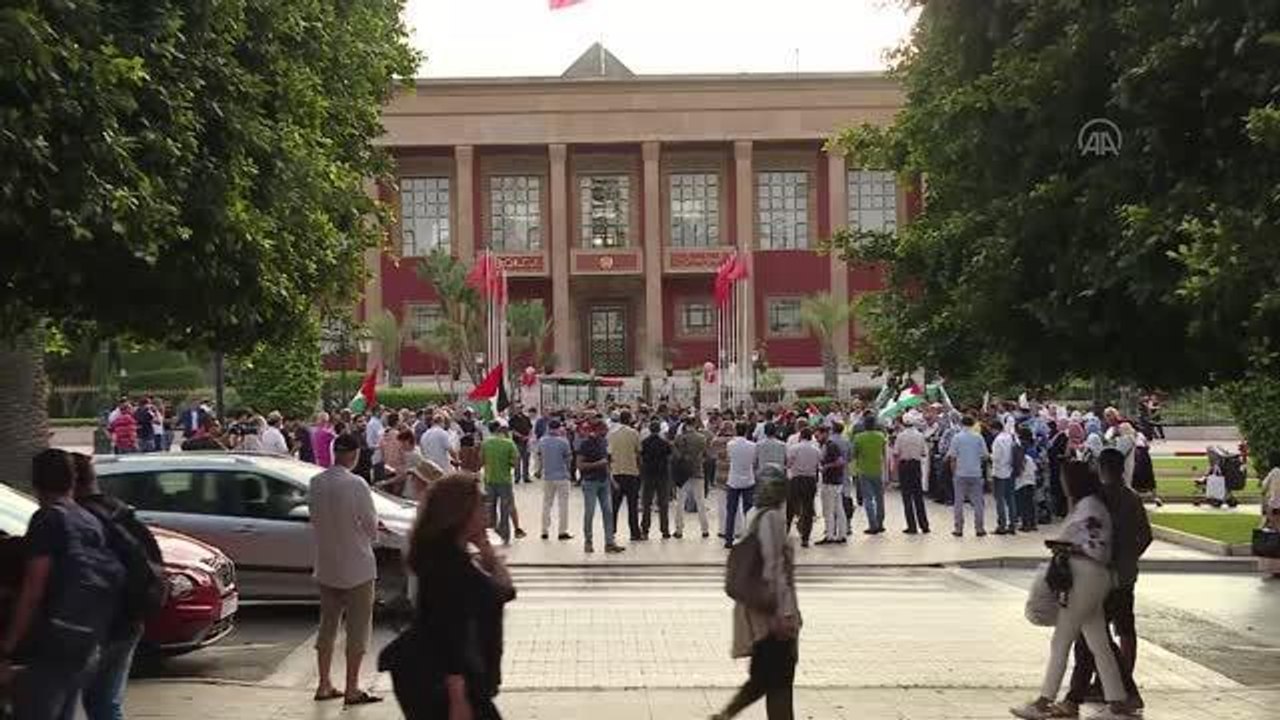 RABAT- Fas'ta İsrail'in Rabat Büyükelçiliği'nde yaşandığı iddia edilen "taciz" skandalı protesto edildi