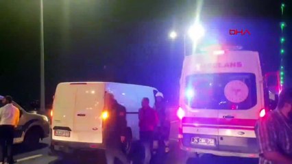 Dur ihtarına uymayan sürücü iki polise çarptı