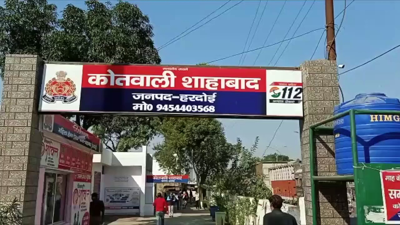 हरदोई में बच्चों के विवाद के बाद चले लाठी डंडे, सोशल मीडिया पर जमकर वायरल हुआ विवाद