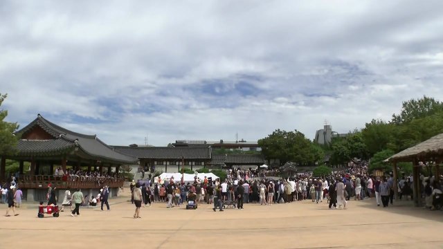 [날씨] '추석' 100년 만에 가장 둥근 달...보름달 뜨는 시각은? / YTN