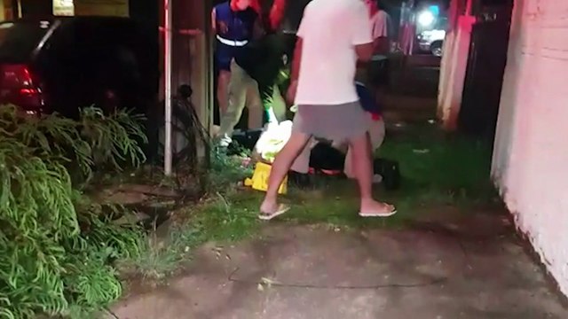 Gol colide contra árvore, condutor deixa o local e passageira precisa ser socorrida pelo Siate, no Bairro São Cristóvão
