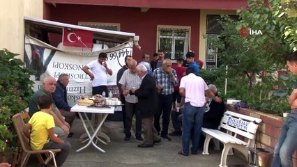 Eminönü'nde taciz iddiası ortalığı karıştı... Öfkeli kadın yakalanan şahsı böyle tekmeledi