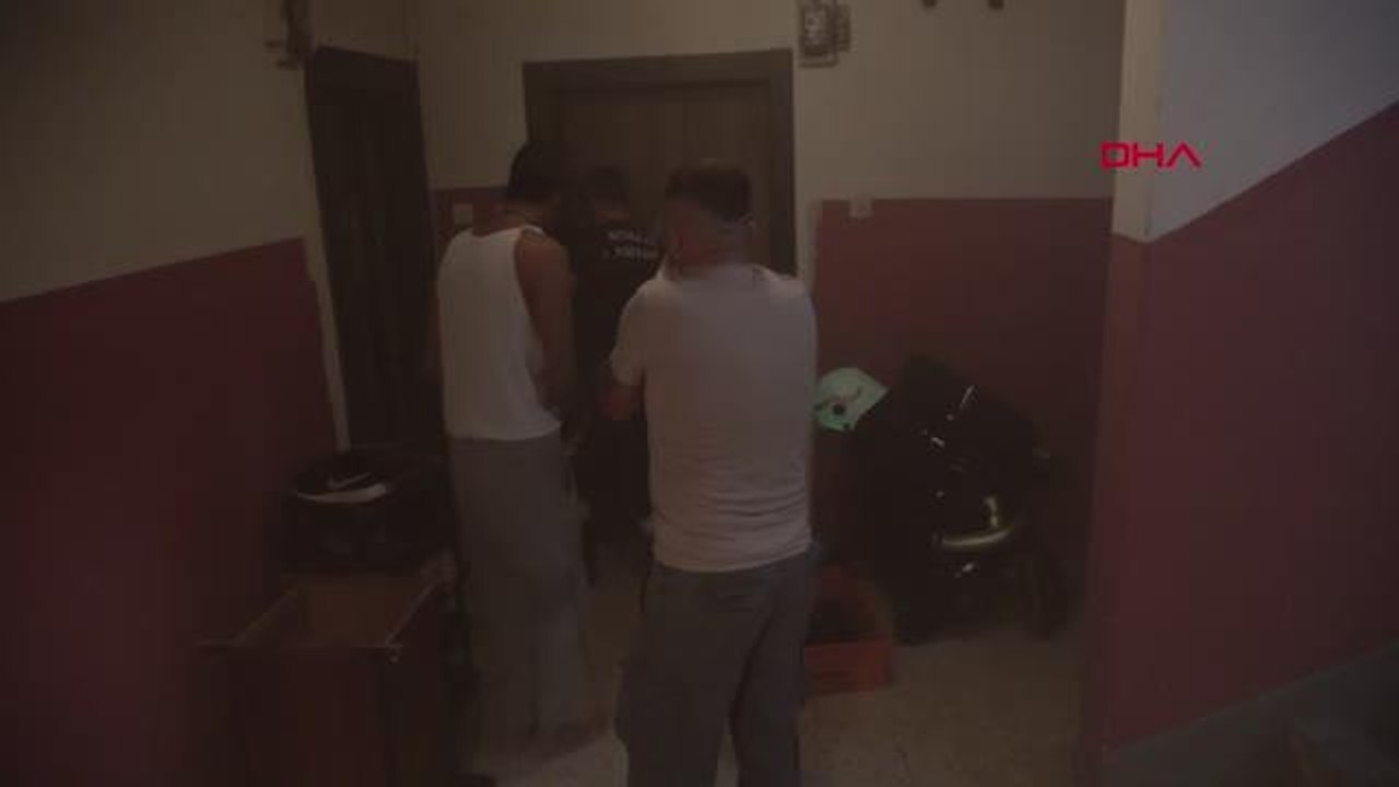 ÇAKMAKLA OYNAYAN KÜÇÜK ÇOCUK EVİ YAKTI