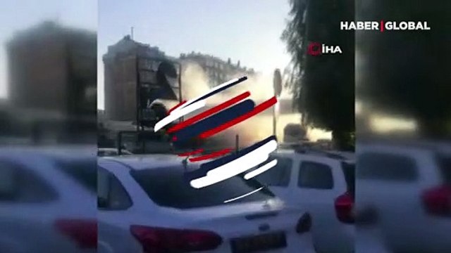 Metrobüs kazasından saniyeler sonrası kamerada...Ortalık toz dumana karıştı