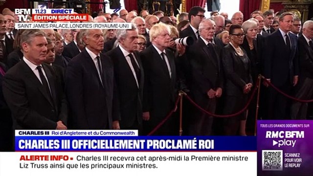 Le roi Charles III fait sa proclamation, en présence de la reine consort Camilla et son fils William