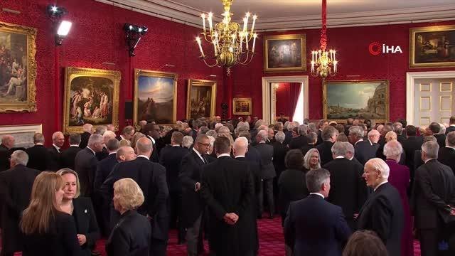 Kraliçe II. Elizabeth'in ölümünün ardından tahtın varisi ve 73 yaşındaki oğlu Charles, Londra'daki St James's Sarayı'nda resmen kral ilan edildi.