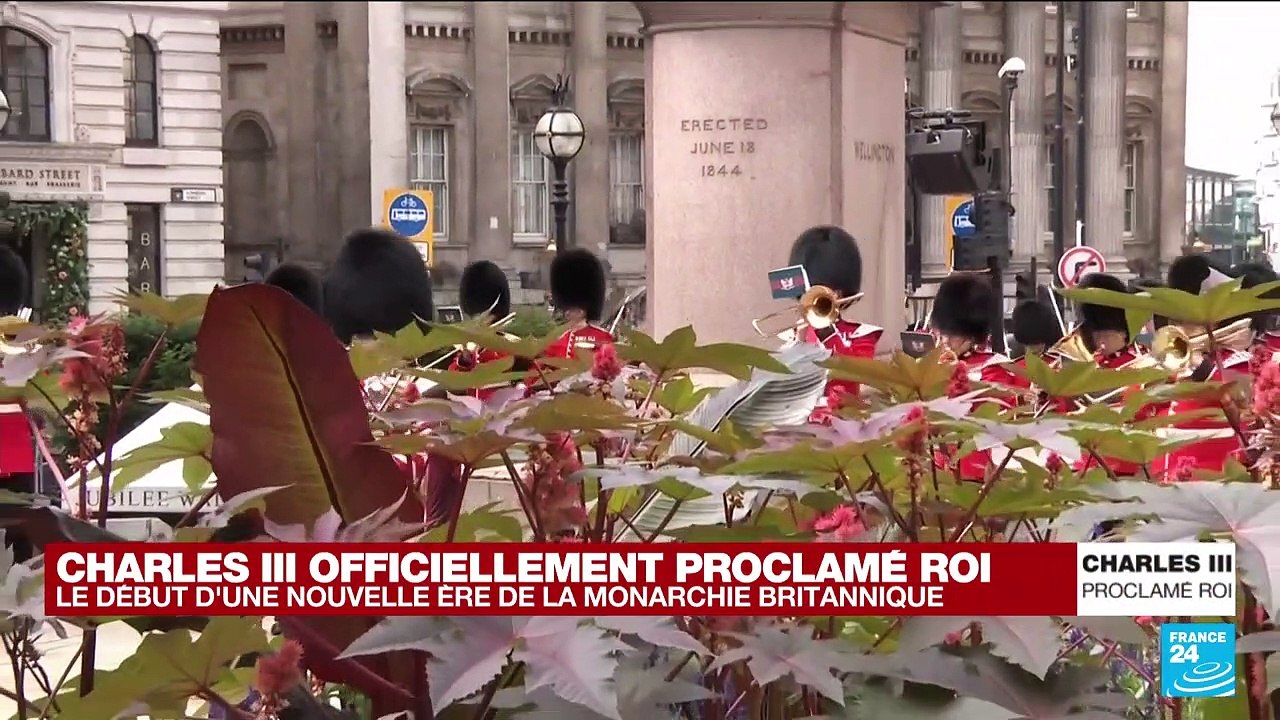 Charles III proclamé roi : la fanfare de la garde royale joue dans les rues de Londres