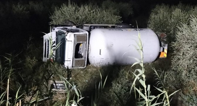 Città Sant'Angelo (PE) - Autocisterna Gpl fuori strada, travaso dei Vigili del Fuoco (10.09.22)