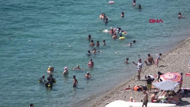 ANTALYA'DA SAHİLLER, YABANCI TURİSTLERE KALDI
