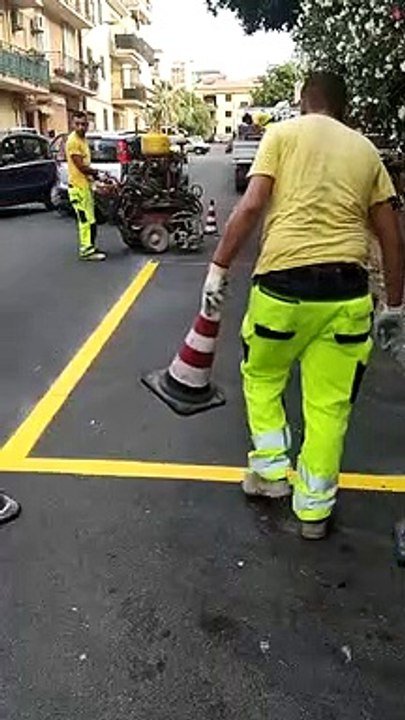 A Bagheria venti parcheggi rosa per le donne in gravidanza o con figli piccoli in auto