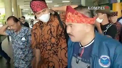 Скачать видео: Kamaruddin dan Irma Hutabarat ke Jambi Update Perkembangan Kasus Pembunuhan Brigadir Yosua