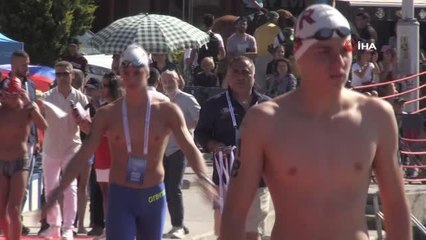 8 ülkeden 35 sporcunun katıldığı şampiyona renkli görüntülere sahne oldu