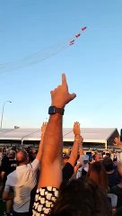 Saludo de los aviones del Festival Aéreo de Torre del Mar al Andalucía Big Festival