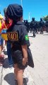 Menina de quatro anos vai pela primeira vez ao desfile do 7 de setembro em Fortaleza