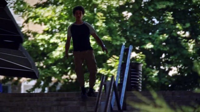 Plus Belle la Vie - Baptiste va-t-il choisir Emma ou Justine ?