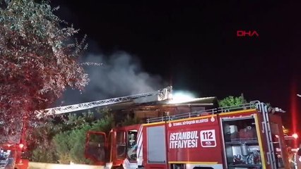 İSTANBUL-SİLİVRİ'DE 2 KATLI AHŞAP EV YANDI