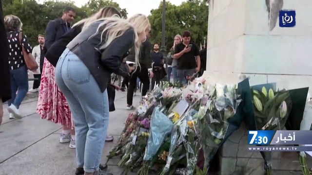 البريطانيون يتوافدون إلى محيط قصر باكينغهام لتكريم ملكتهم الراحلة