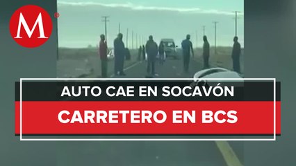 En BCS, dos personas murieron tras caer en su auto dentro de un socavón