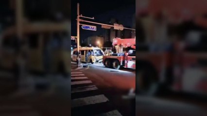 사거리에서 택시·버스 충돌...1명 사망·2명 부상 / YTN