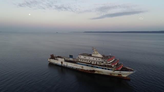Çanakkale haberleri | (DRONE) Yunanistan Sahil Güvenlik birimlerinin taciz ateşi açtığı gemi Çanakkale Boğazı'nda demirledi