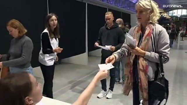 شاهد: السويديون يصوتون في انتخابات تشريعية يطبعها صعود اليمين المتطرف