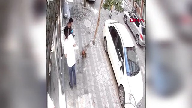 Sultangazi'de balkondan düşen saksı iki arkadaşı teğet geçti