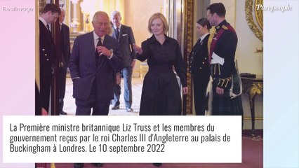 Charles III : Sa main étrangement gonflée et rouge fait réagir, une photo choque la toile !