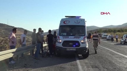 BATMAN GERCÜŞ' TE OTOMOBİL ŞARAMPOLE YUVARLANDI ;4 YARALI