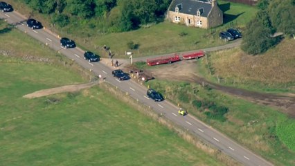 صور جوية لخروج نعش الملكة #إليزابيث الثانية من قلعة بالمورال متوجها إلى إدنبرة