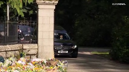 Sarg mit dem Leichnam der Königin verlässt Schloss Balmoral