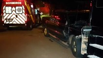 Motorista bate caminhonete contra caminhão estacionado no Bairro Universitário